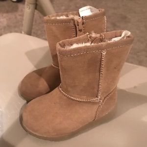 Toddler Boots Size 4 Like UGGS  |  Tan